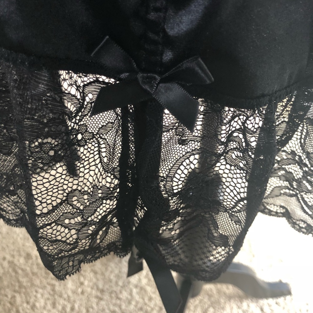 Lingerie - Picture 4 of 5